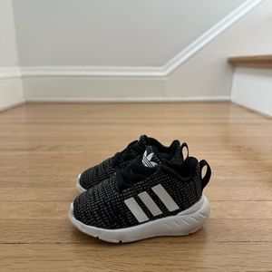 Baby adidas black and white sneaker size 4